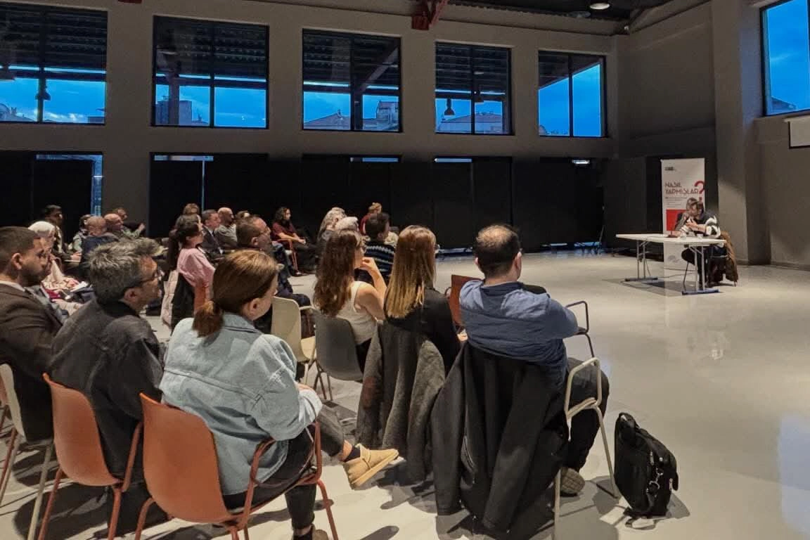 Nilüfer Belediyesi'nin Pancar Deposu'nda düzenlediği sosyoloji söyleşisi etkinliği