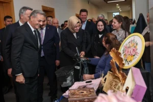 Sakarya'da engelli bireyler için erişilebilir ulaşım destek sistemi tanıtıldı, Cumhurbaşkanı Erdoğan ödül takdim etti.