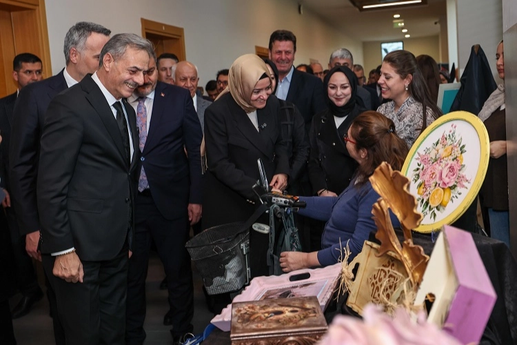 Sakarya'da engelli bireyler için erişilebilir ulaşım destek sistemi tanıtıldı, Cumhurbaşkanı Erdoğan ödül takdim etti.