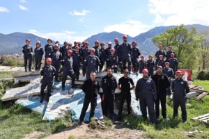 Denizli Büyükşehir Belediyesi DEBAK Arama Kurtarma Ekibi'nin afetlere hazırlık eğitimlerinden bir kesit