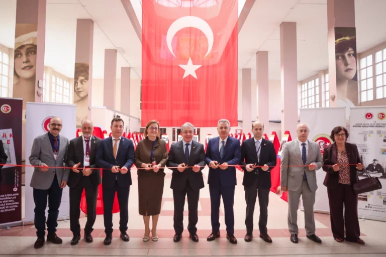 Uluslararası Aile Sempozyumu'nun İzmir'deki açılışından bir görüntü