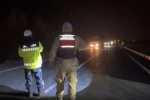Van ve Hakkari'de jandarma tarafından düzenlenen uyuşturucu operasyonunda ele geçirilen uyuşturucu maddeler