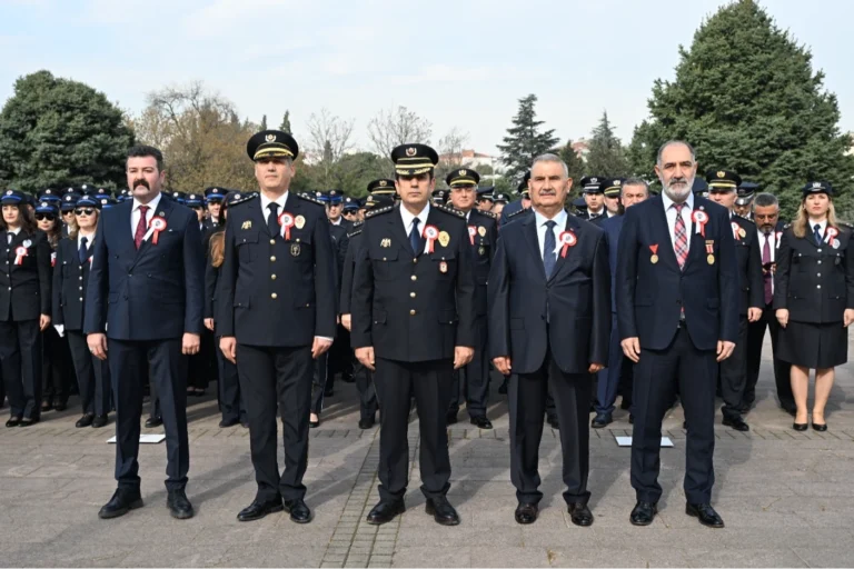 Balıkesir'de Türk Polis Teşkilatı'nın 181. yıl dönümü dolayısıyla düzenlenen Polis Haftası töreninden bir kesit.