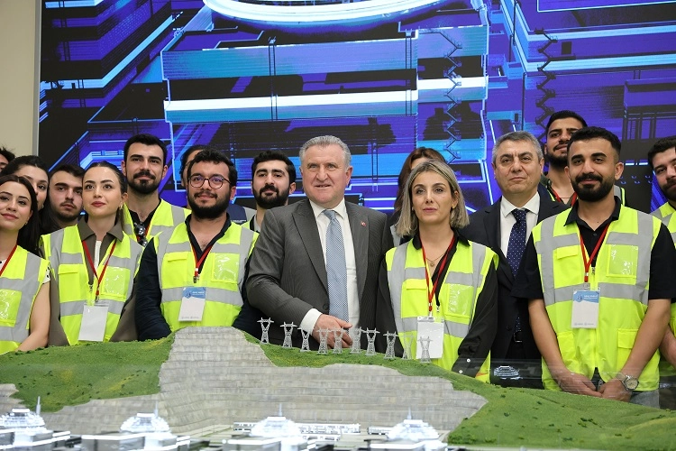 Gençlik ve Spor Bakanı Osman Aşkın Bak, Akkuyu Nükleer Güç Santrali sahasını ziyaret ediyor.