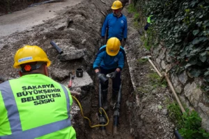 Sakarya'da Sapanca Kuruçeşme Mahallesi'nde yapılan yeni içme suyu hattı altyapı çalışması