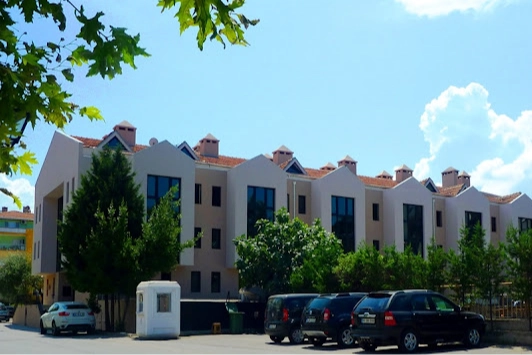 Mudanya Belediyesi ve Montania Hotel arasındaki kira sözleşmesiyle ilgili tartışmayı gösteren görsel.