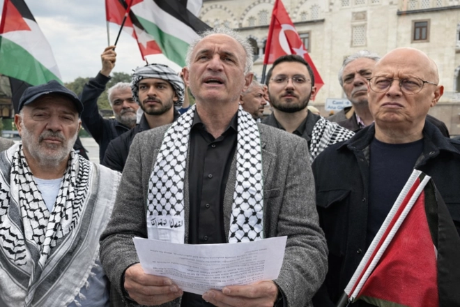 İzmir'de STK'lar Filistin'e destek için konvoy düzenledi, İsrail politikalarına tepki gösterdi.