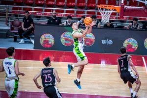 Tofaş U18 Genç Takımı basketbol maçı sırasında