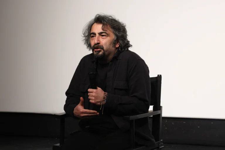 Altın Portakallı yönetmen Seyfettin Tokmak, Nilüfer Belediyesi'nin düzenlediği söyleşi etkinliğinde sinemaseverlerle buluştu.