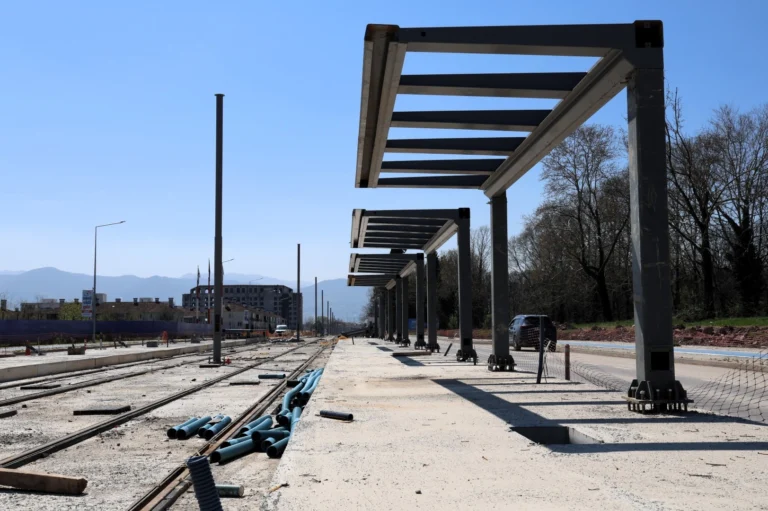 Kartepe Tramvay Hattı Durak Montajı Başladı