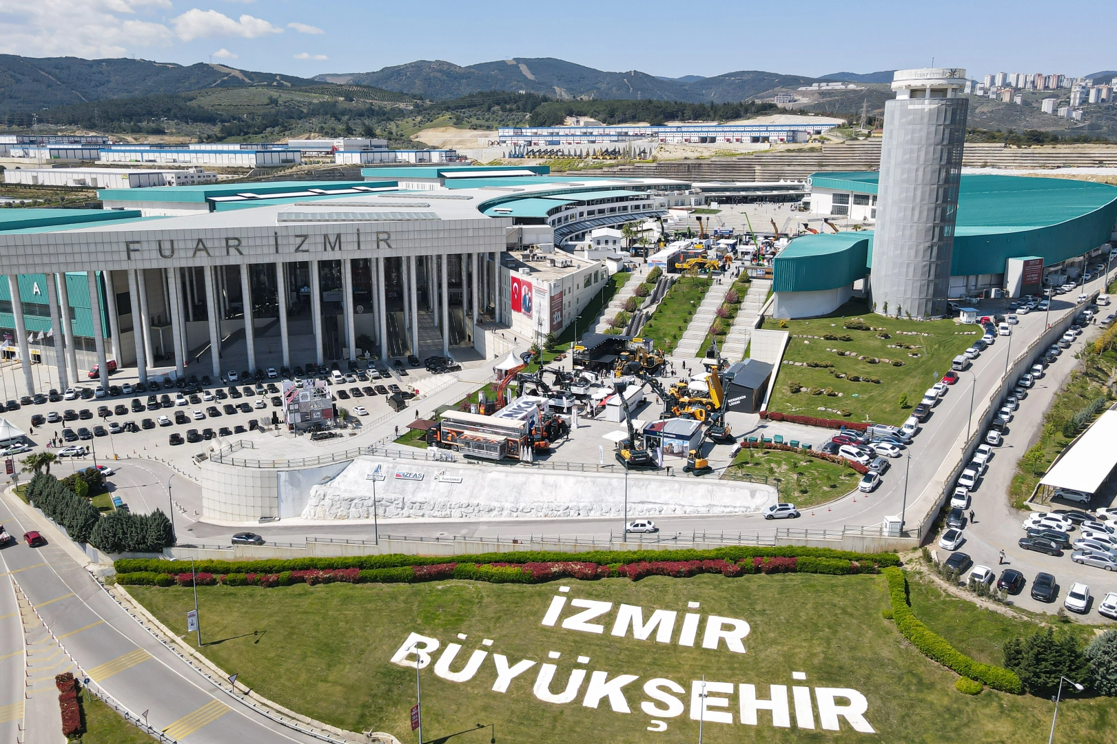 İzmir'de düzenlenen Marble Talks etkinliğinde doğal taş sektörü temsilcileri bir araya geldi.