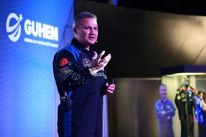 Türkiye'nin ilk astronotu Alper Gezeravcı, GUHEM'de uzay yolculuğunu anlatıyor