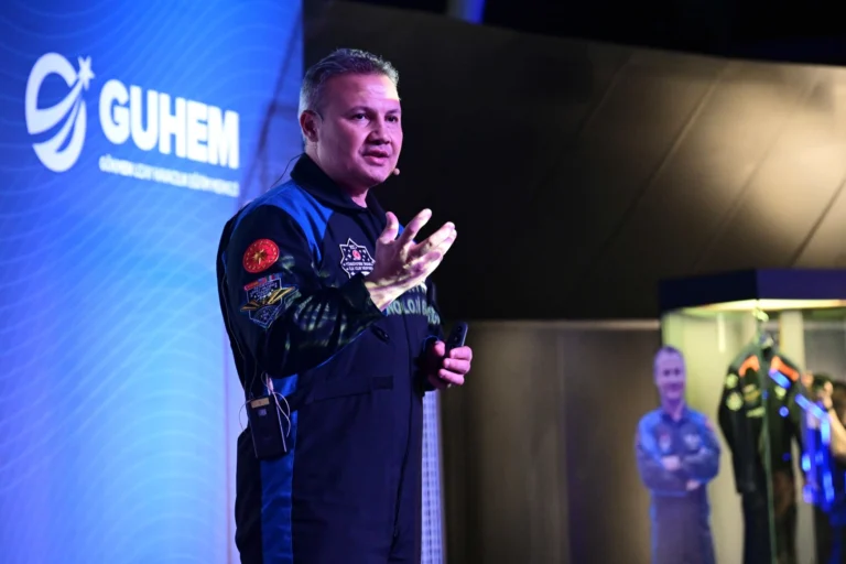 Türkiye'nin ilk astronotu Alper Gezeravcı, GUHEM'de uzay yolculuğunu anlatıyor
