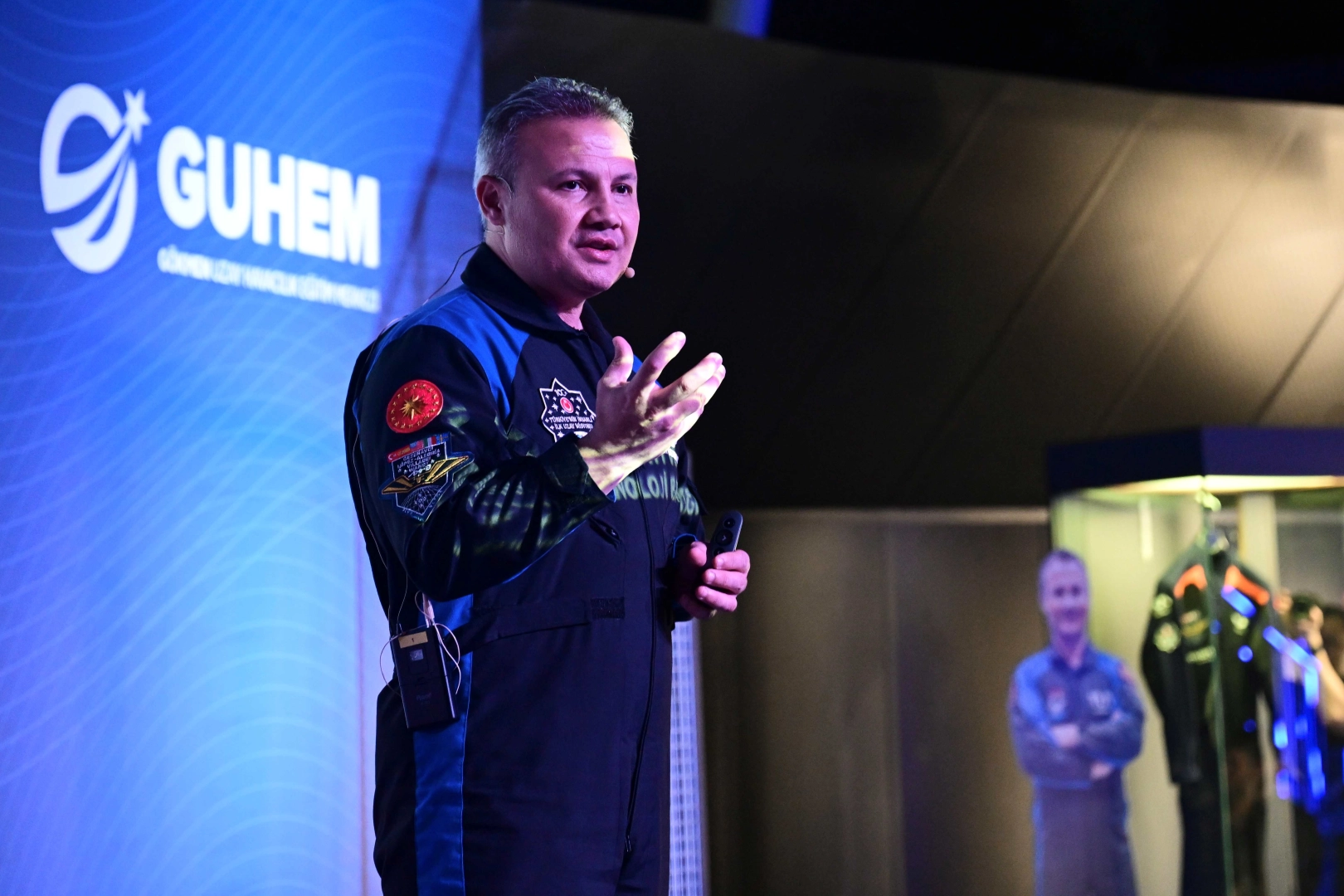 Türkiye'nin ilk astronotu Alper Gezeravcı, GUHEM'de uzay yolculuğunu anlatıyor