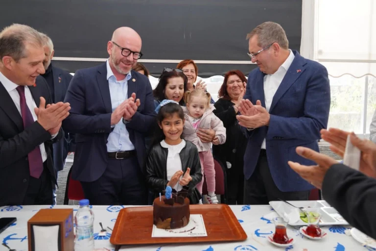 CHP Ayvalık'ta düzenlenen aile kahvaltısı etkinliğinde birlik ve beraberlik mesajları verildi