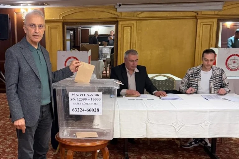 Ömer Çeker Hürriyetçi Sağlık Sen Genel Sekreteri olarak seçildi