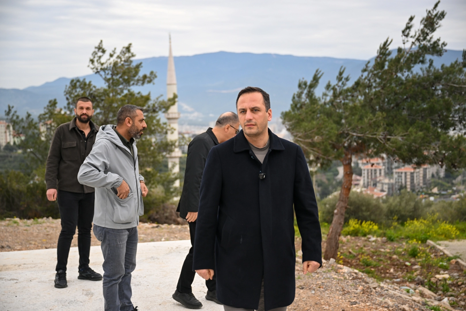 Bornova Belediye Başkanı Ömer Eşki, İZYUVA bölgesine yapılacak yeni market ve kafe projesini duyurdu.