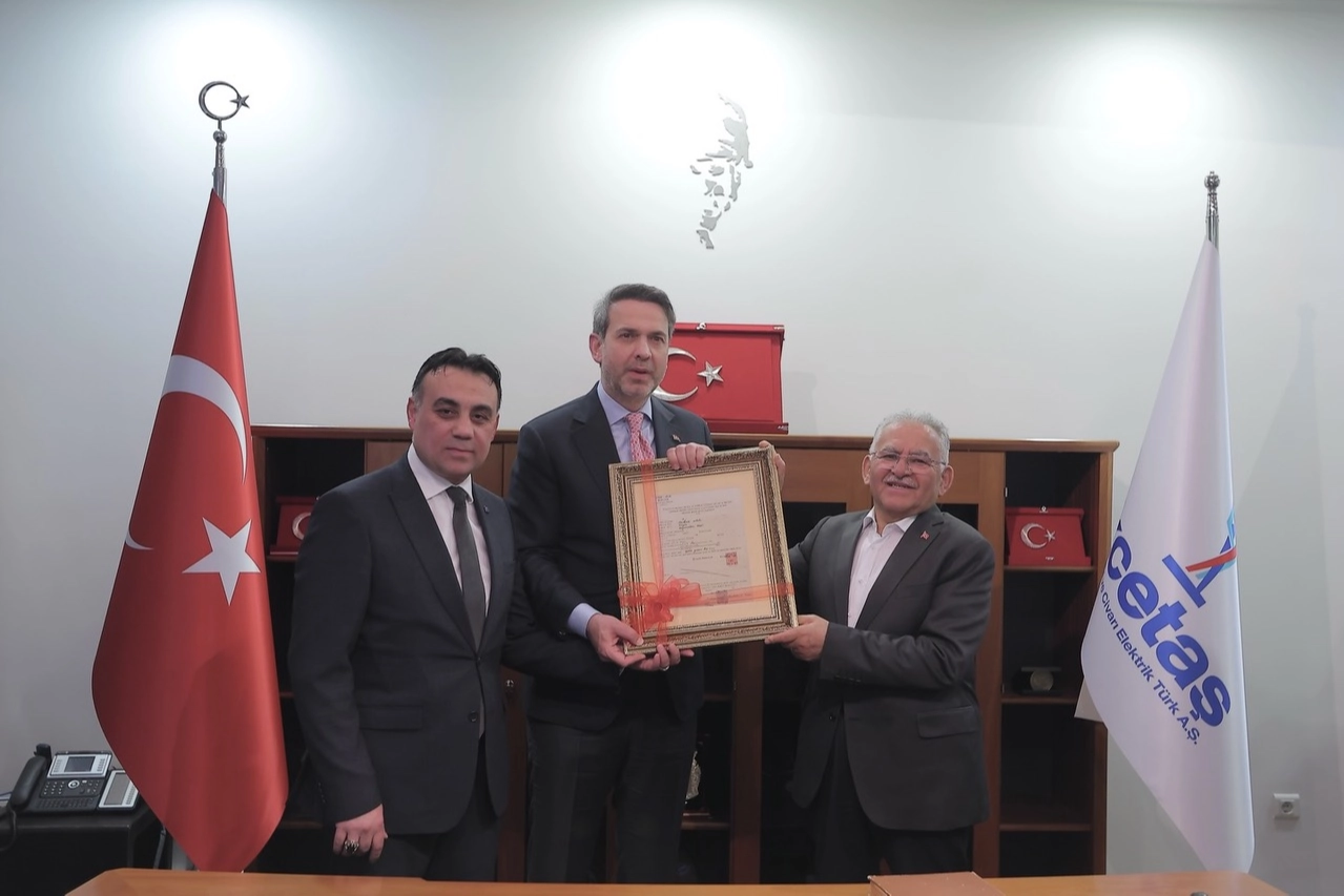Enerji ve Tabii Kaynaklar Bakanı Alparslan Bayraktar, Kayseri'de KCETAŞ'ı ziyaret ediyor.