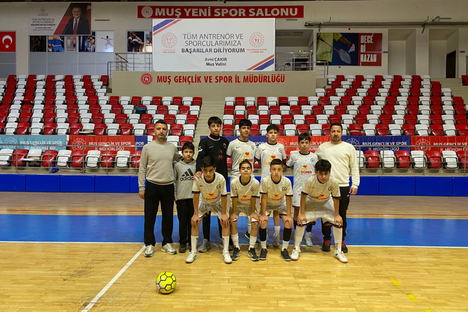 Mardin Kasımiye Ortaokulu Futsal Takımı Muş Bölge Turnuvası şampiyonu