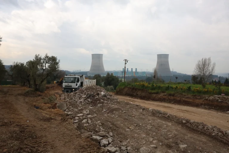 Osmangazi Belediyesi'nin Karabalçık Mahallesi'nde başlattığı yeni yol çalışmaları