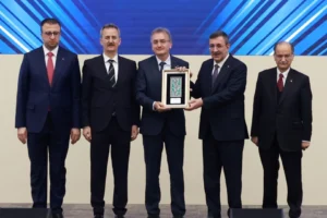 Prof. Dr. Sedat Alkoy'a ASELSAN tarafından verilen ödül