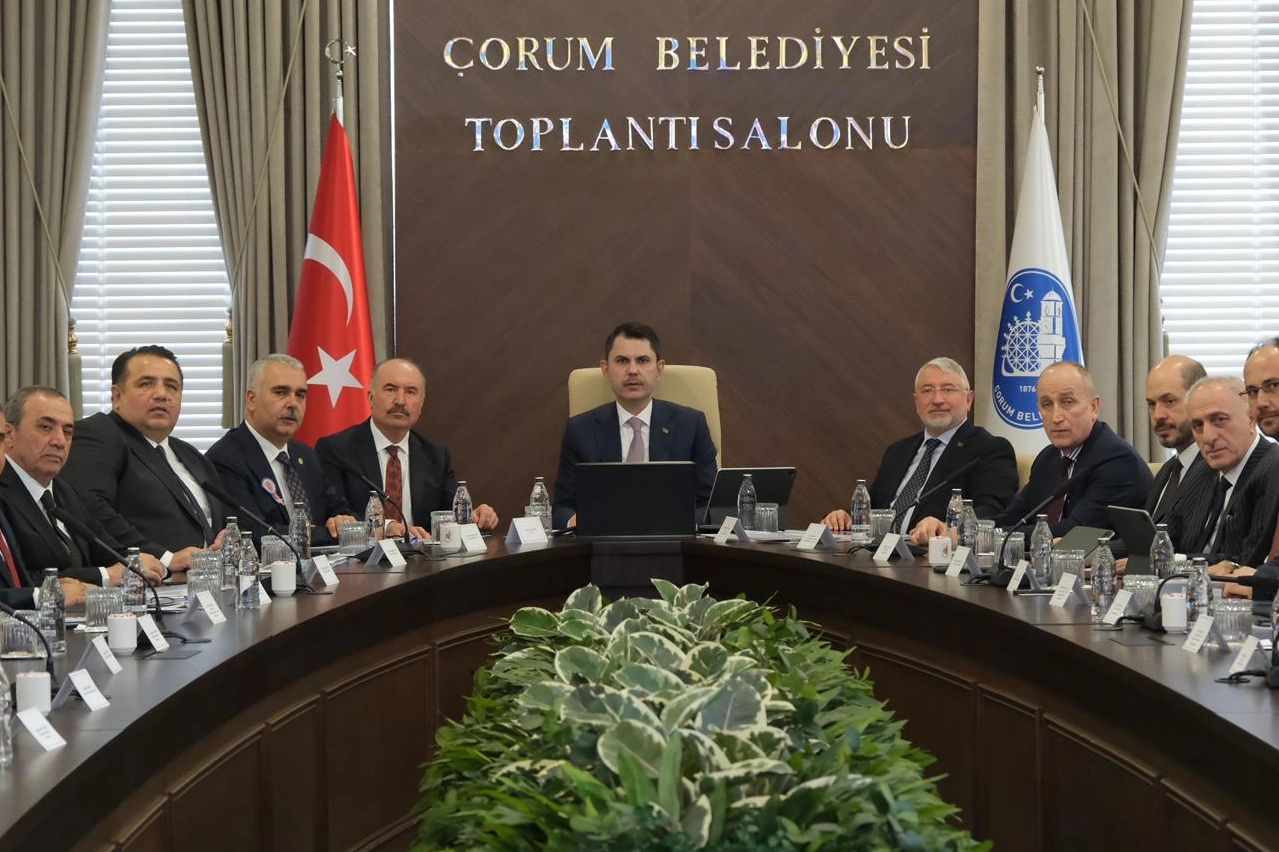 Çevre Bakanı Murat Kurum ve Çorum Belediye Başkanı Halil İbrahim Aşgın'ın kentsel dönüşüm toplantısı