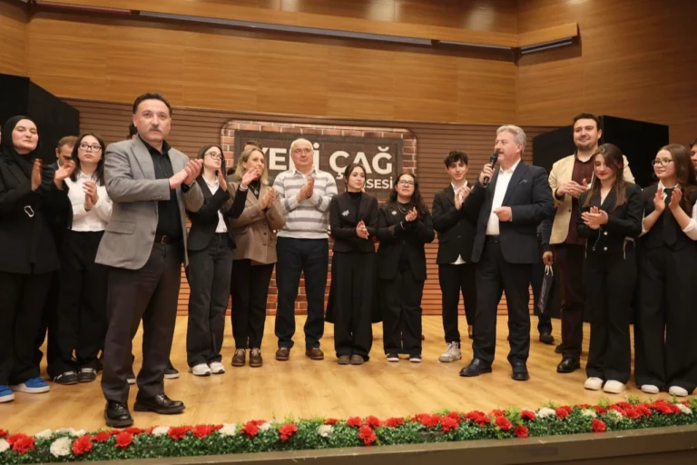 Mektep Melikgazi öğrencileri tiyatro sahnesinde