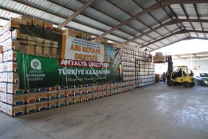 Antalya Büyükşehir Belediyesi'nden arıcılara polen tuzaklı kovan desteği