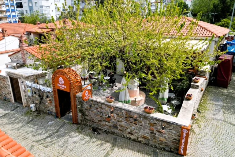 Narlıdere Belediyesi'nin yeni sosyal alanı Narista Hayat'ın Tarihi Yukarıköy'deki açılışı