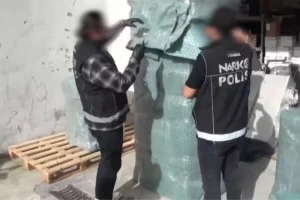 Esenyurt'ta polis tarafından buzdolabına gizlenmiş uyuşturucu operasyonu