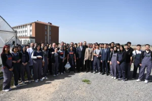 Konya Milletvekili Mehmet Baykan ve Büyükşehir Belediye Başkanı Uğur İbrahim Altay tarım lisesi öğrencileriyle buluştu.