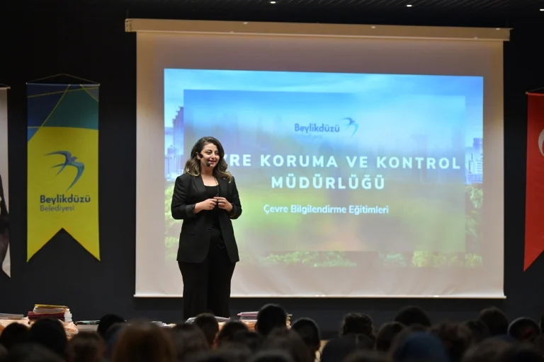 Beylikdüzü'nde çevre eğitimleri alan öğrenciler