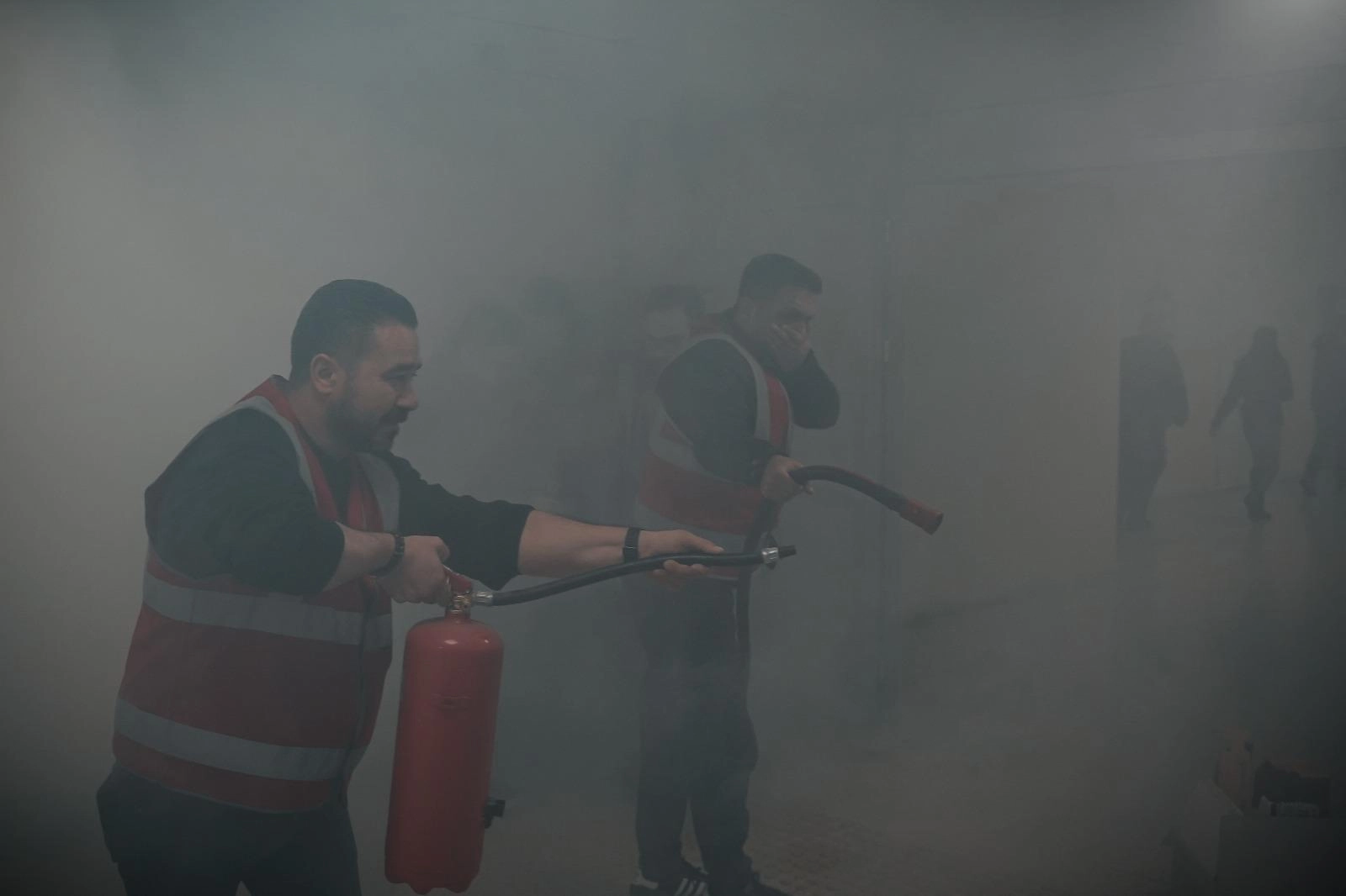 İzmir Büyükşehir Belediyesi tarafından düzenlenen deprem ve yangın tatbikatından genel görüntü.