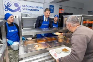 İzmir'de Kent Lokantası'nda 25 TL'ye sunulan uygun fiyatlı ve doyurucu yemek sofrası