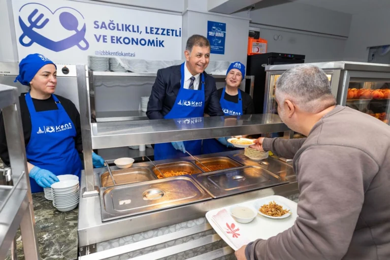 İzmir'de Kent Lokantası'nda 25 TL'ye sunulan uygun fiyatlı ve doyurucu yemek sofrası