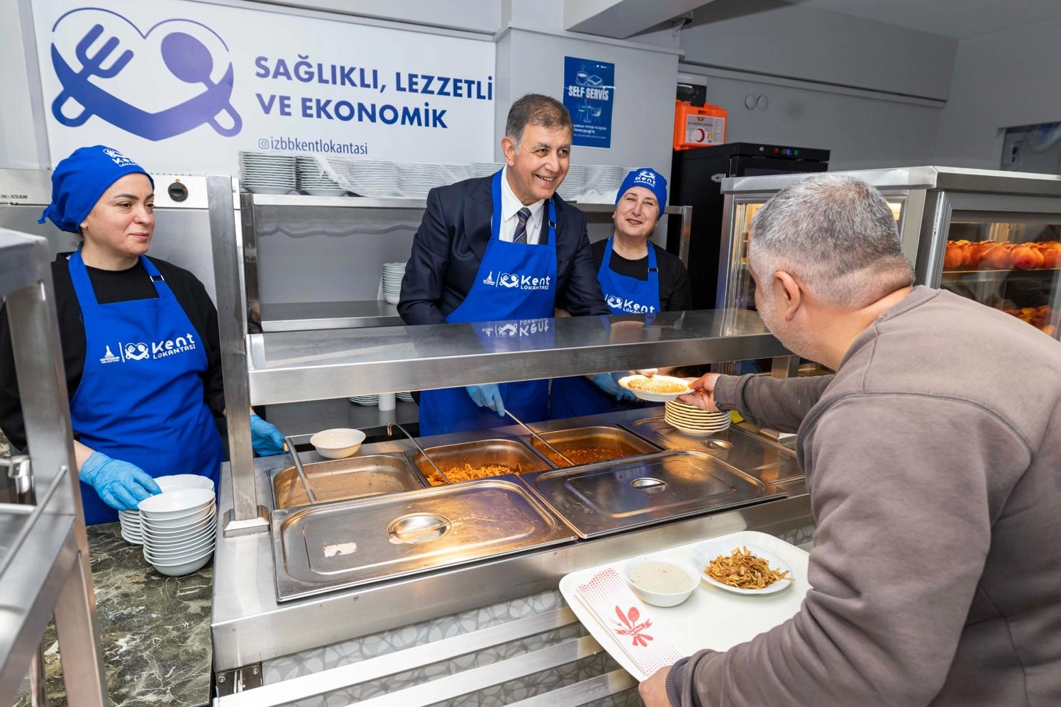 İzmir'de Kent Lokantası'nda 25 TL'ye sunulan uygun fiyatlı ve doyurucu yemek sofrası