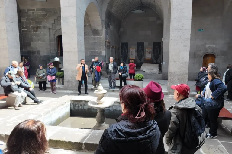 Selçuklu Uygarlığı ve Gevher Nesibe Tıp Tarihi Müzesi'ni ziyaret eden heyet