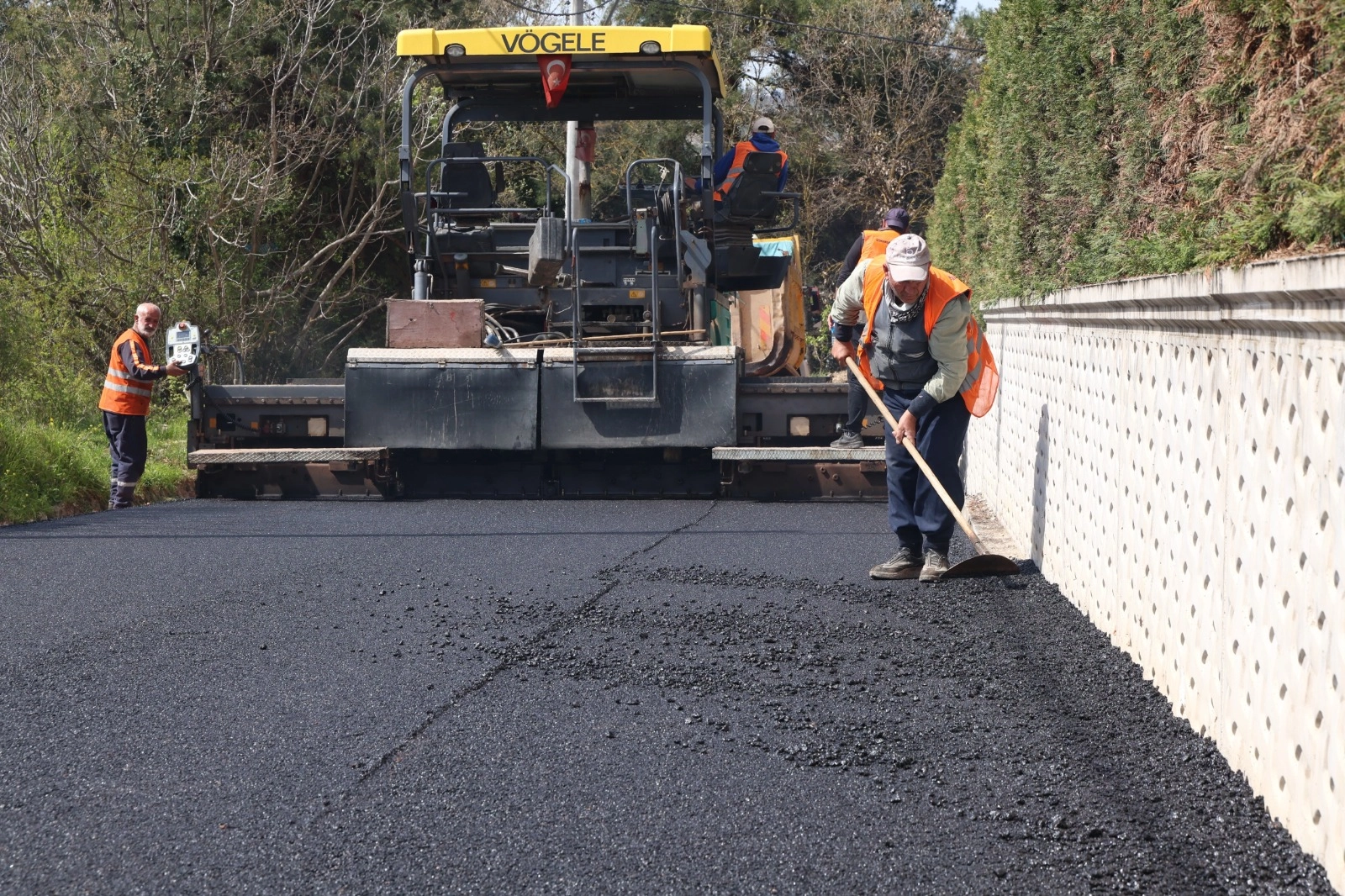 Osmangazi'de ulaşım konforunu artırmak için yapılan asfaltlama çalışmaları
