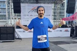 Ataşehir Ata Koşusu'nda birinci olan Keşanlı atlet Alper Elmas