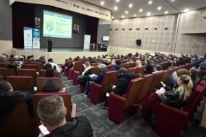 İzmir Büyükşehir Belediyesi personel eğitimleri kapsamında çalışanlara bilgi veriliyor.