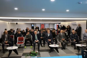 Kayseri Talas'ta Alev Alatlı Okumaları programından bir kesit, katılımcılar ve konuşmacılar