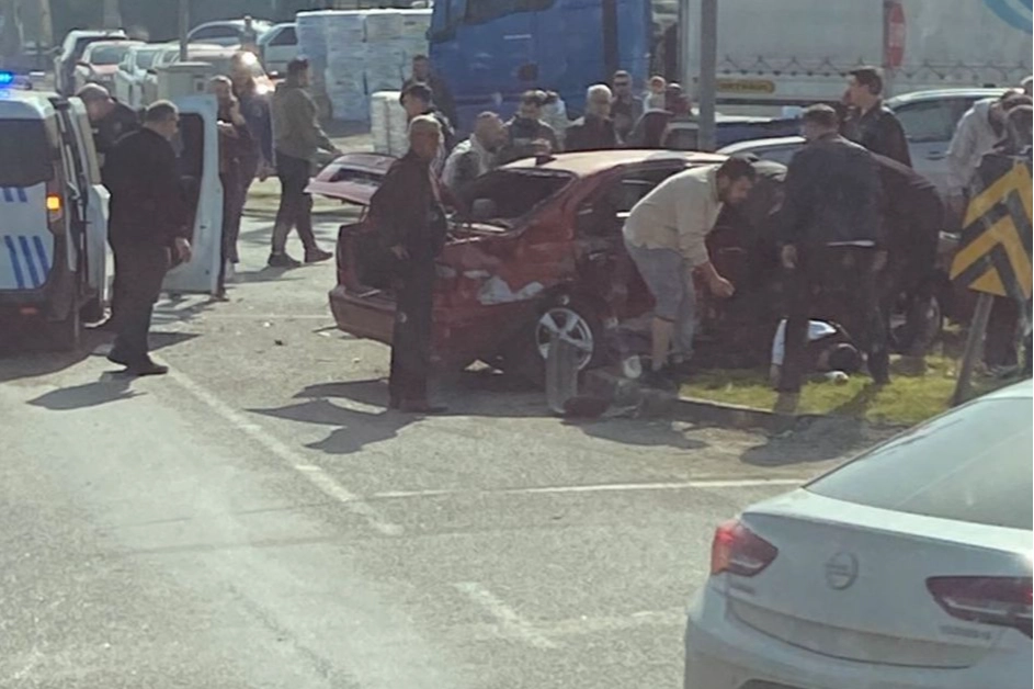 Düzce Olimpiyat Kavşağı'nda meydana gelen trafik kazasında bir kişi yaralandı.