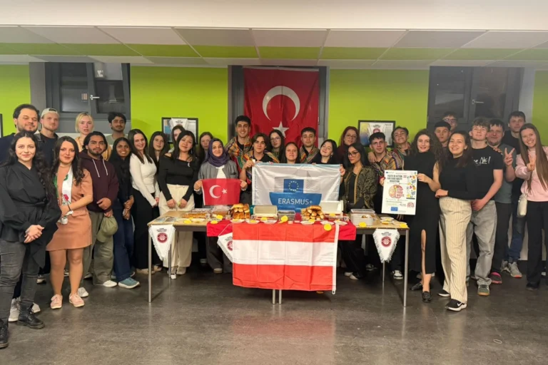 Viyana'da düzenlenen Act4Food projesinde Bursa Yıldırım Ticaret MTAL öğrencileri Türk kültürünü tanıttı