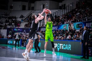 TOFAŞ ve Beşiktaş GAİN basketbol takımlarının kritik lig maçı görseli