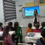 Batman'da bir ilkokulda öğrencilere hijyen eğitimi verilirken çekilmiş fotoğraf