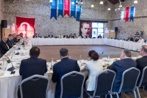 İzmir Büyükşehir Belediye Başkanı Dr. Cemil Tugay turizm sektörüne destek çağrısı yapıyor