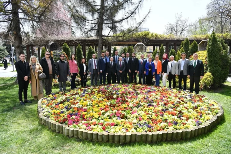 Kayseri Büyükşehir Belediye Başkanı Dr. Memduh Büyükkılıç, turizm temsilcileriyle bir araya gelerek 'müzeler şehri' vizyonunu paylaştı.