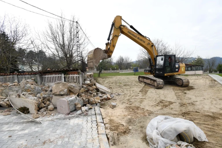 Bursa Osmangazi'de sit alanında kaçak yapıya müdahale