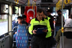 Antalya'da toplu taşıma araçlarına yönelik denetimler sürüyor, güvenlik ve konfor ön planda.
