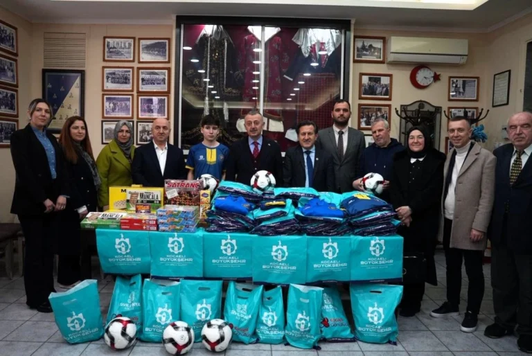 Kocaeli ve İskeçe Türk Birliği sporcuları dostluk maçı için bir araya geldi